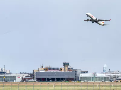 FILED - 29 January 2025, Bremen: An airplane takes off from Bremen Airport. Photo: Sina Schuldt/dpa