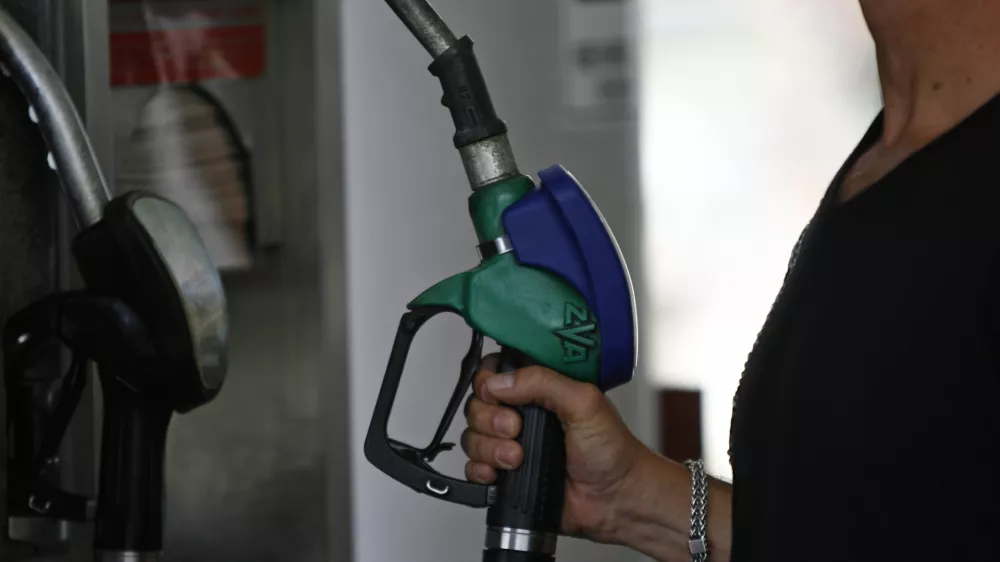 Počivali&scaron;če Lom - bencinski servis Petrol - ilustrativna fotografija - črpalka - gorivo - bencin //FOTO; Matej Pov&scaron;e