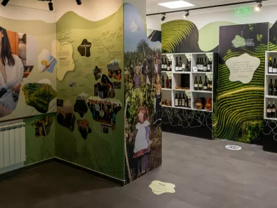 Vstop v Center je prost, prostor pa je dostopen tudi osebam z invalidnostjo. Ob Kulturnem centru Štrigova, kjer se Center nahaja, je parkirišče.