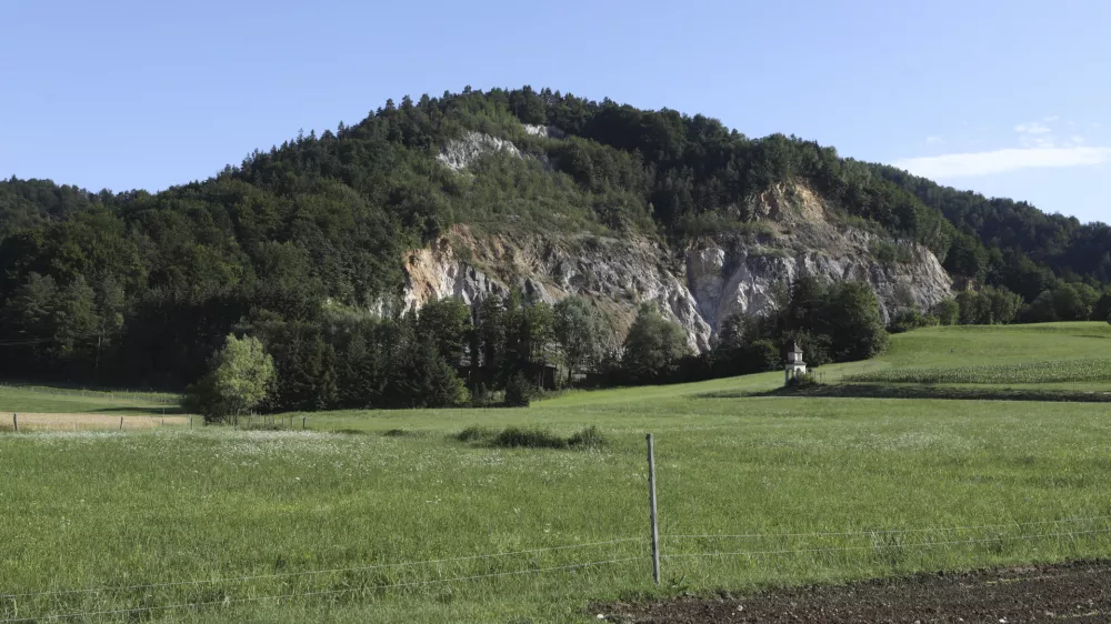 Kamnolom bo ostal, cesto premaknili