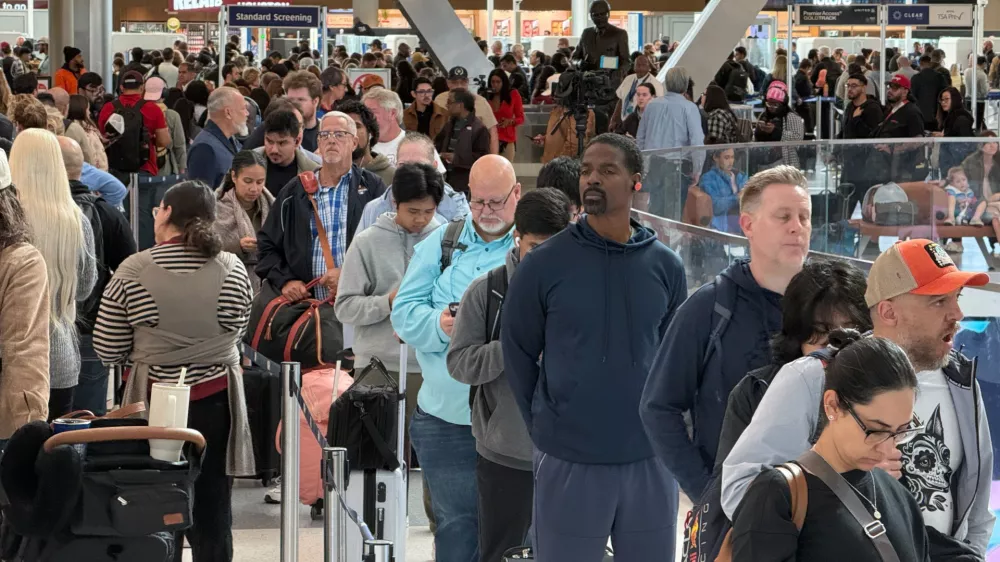 Travelers wait in long security lines at George Bush Intercontinental Airport, Monday, Nov. 3, 2025, in Houston. (AP Photo Lekan Oyekanmi)