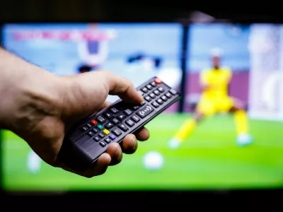 Bralec presenečen: »Položnica za internet dražja kot za elektriko.« Zakaj?