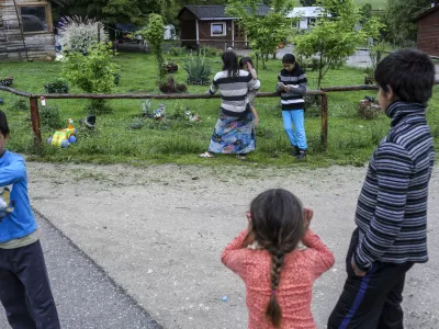 ﻿?- 12.05.2016 - Žabjak pri Novem Mestu - največje romsko naselje v Sloveniji v katerem živi okoli 650 Romov - romi    //FOTO: Jaka Gasar