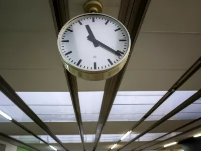 ﻿- simbolična fotografija - zdravstvo - ura - čakalne dobe za paciente - - 24.10.2016 - Univerzitetni klinični center UKC Ljubljana -