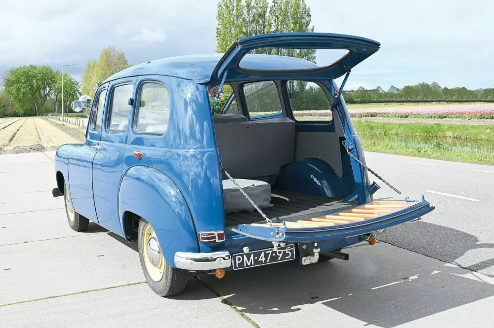 Renault colorale (1950&ndash;1957): Ni avto, temveč je traktor z du&scaron;o