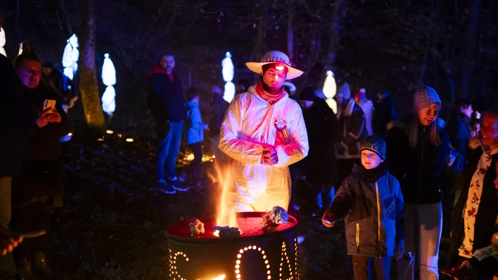 Jesenski ognjeni ambienti v znamenju spiral