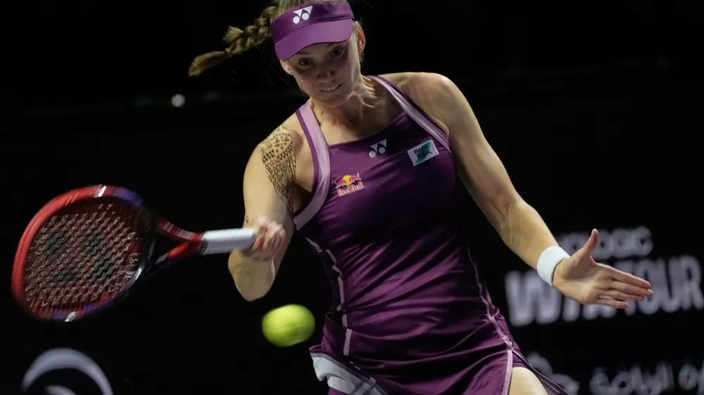 Elena Rybakina of Kazakhstan returns a shot from Ekaterina Alexandrova of Russia during their women's singles match at the WTA tennis finals in Riyadh, Saudi Arabia, Wednesday, Nov. 5, 2025. (AP Photo/Fatima Shbair)