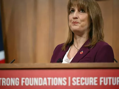 Tlakovanje poti za prelom predvolilnih obljub