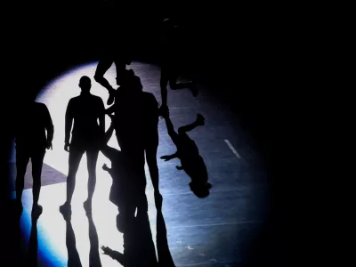 - simbolična fotografija, sence, športna vzgoja mladine, gibanje, pomanjkanje gibanja, težave mladostnikov.- NEVIDNA LJUBLJANA- 05.10.2024. - Rokomet Krim Mercator - Storhamar v četrtem krogu evropske lige prvakinj.//FOTO: Bojan Velikonja / Foto: Bojan Velikonja