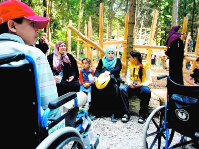 Palestinski otroci, ki so na rehabilitaciji v Sloveniji na obisku v ZOO Ljubljana./FOTO: Bojan VelikonjaOPOMBA: ZA OBJAVO V ČASOPISU DNEVNIK ------3k