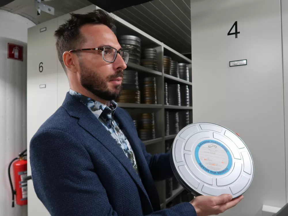 Arhiv Republike Slovenije,restavratorstvo, pomembni dokumenti, filmsko gradivo