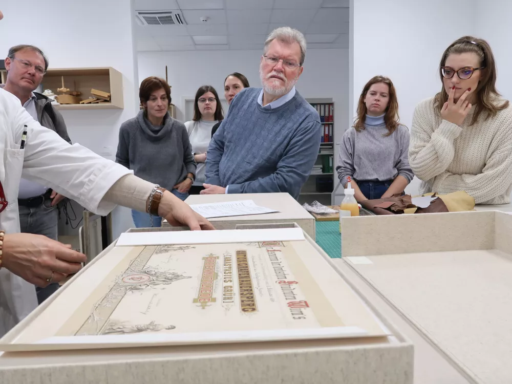 Arhiv Republike Slovenije,restavratorstvo, pomembni dokumenti, filmsko gradivo