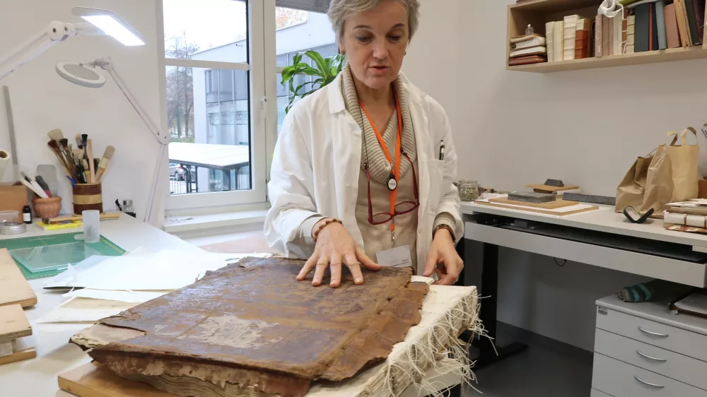 Arhiv Republike Slovenije,restavratorstvo, pomembni dokumenti, filmsko gradivo