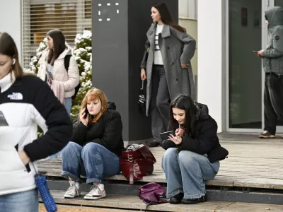 Študentje za digitalizacijo učnih gradiv