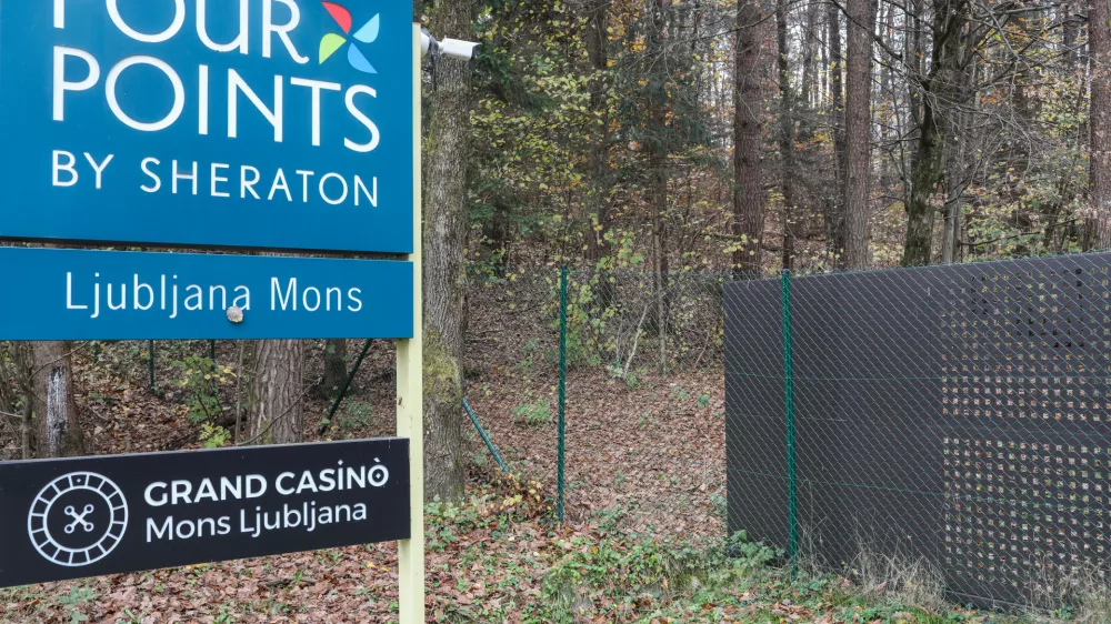 Kljub inšpekcijskim postopkom ograja še stoji