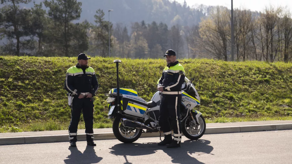 prometni nadzorpolicija - simbolična fotografijaprometna policijavarnost v prometupolicija na motorjihmotoristična policijaprehitri voznikiavtocestna policija08.04.2025 Policijski nadzor, počivali&scaron;če PovodjeFOTO: Nik Erik Neubauer
