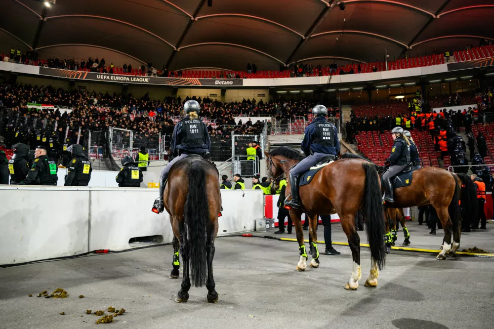 06 November 2025, Baden-Wuerttemberg, Stuttgart: Police horses stand in front of the Feyenoord Rotterdam fan block after the UEFA Europa League soccer match between VfB Stuttgart and Feyenoord Rotterdam at MHPArena. Photo: Tom Weller/dpa