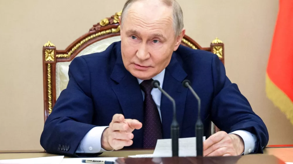 Russian President Vladimir Putin chairs a meeting with members of the Security Council in Moscow, Russia, November 5, 2025. Sputnik/Gavriil Grigorov/Pool via REUTERS ATTENTION EDITORS - THIS IMAGE WAS PROVIDED BY A THIRD PARTY.
