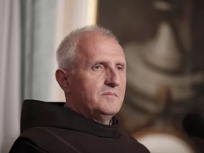 ﻿novi ljubljanski nadškof in metropolit Stanislav Stane Zore prvič po imenovanju nastopil pred novinarji- 10.10.2014 - Nadškofija Ljubljana - novinarska konferenca novega ljubljanskega nadškofa Staneta Zoreta, na kateri je predstavil sporočilo za javnost in odgovarjal na vprašanja medijev//FOTO: Luka Cjuha