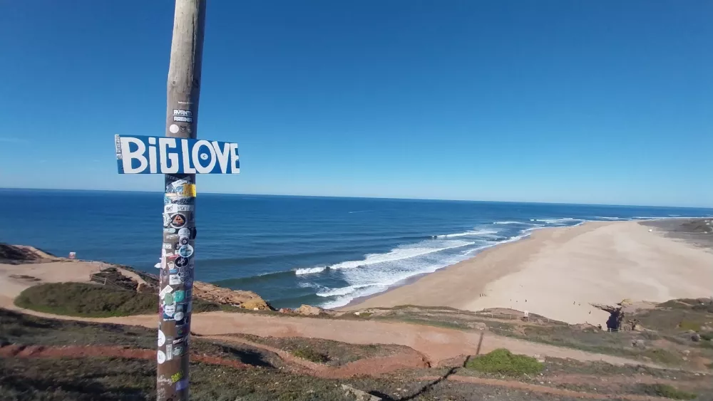 Od Coste Nove se lahko odpravite do skrajne točke celine &ndash; rta Cabo da Roca, kjer morje in veter razkrivata surovo lepoto oceana. 