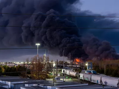 Smoke rises from the wreackage of a UPS MD-11 cargo jet after it crashed on departure from Louisville Muhammad Ali International Airport in Louisville, Kentucky, U.S. November 4, 2025. Jeff Faughender/USA Today Network via REUTERS.   NO RESALES. NO ARCHIVES. THIS IMAGE HAS BEEN SUPPLIED BY A THIRD PARTY   TPX IMAGES OF THE DAY