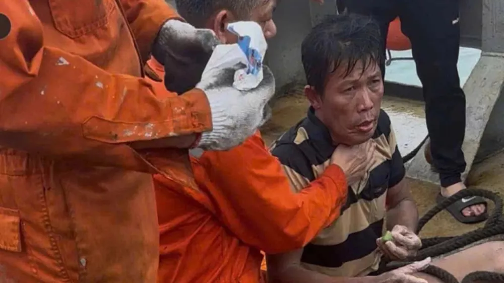 Preživelim so takoj pomagali s hrano in vodo.