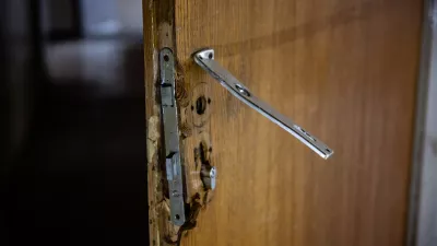 Poleg ukradenih predmetov storilci povzročijo tudi drugačno škodo. Slika je simbolična.