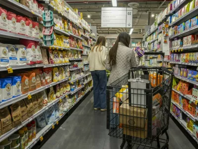 Shopping in a Whole Foods Market supermarket in New York on Tuesday, November 4, 2025. (Â,Image: 1050517586, License: Rights-managed, Restrictions: *** World Rights ***, Model Release: no