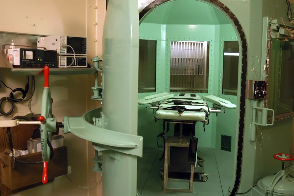 The death chamber at California's San Quentin State Prison, 18 miles (29 km) north of San Francisco, California is shown in this undated file photograph. Construction will resume on a roomier death chamber next Friday after work was delayed by a state budget impasse, hoping the new facility will kick-start its stalled execution process. The California Department of Corrections and Rehabilitation said in a statement on August 30, 2007 that the lethal injection facility at the prison should be completed in about 10 weeks. REUTERS/California Department of Corrections/Handout  (UNITED STATES). EDITORIAL USE ONLY. NOT FOR SALE FOR MARKETING OR ADVERTISING CAMPAIGNS.