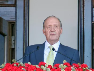 King Juan Carlos of Spain speaks to a crowd estimated at 5,000 in Pensacola, Fla on Thursday Feb. 19, 2009. The royals are in Pensacola celebrating the 450th anniversary of the Spanish founding of the city.(AP Photo/Mari Darr-Welch)