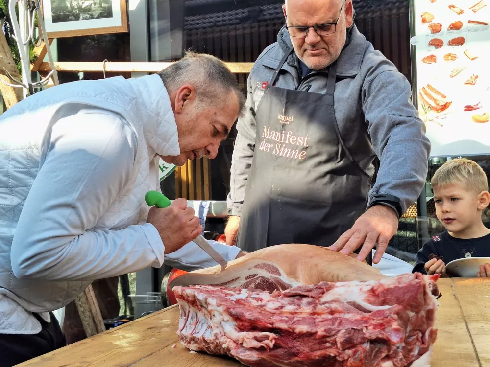 Izmera pra&scaron;iča v novi preobleki: Koline kot kulinarični spektakel
