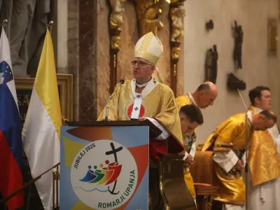 20.04.2025. Vstajenjska maša v cerkvi Sv. Nikolaja v Ljubljani, ki jo je vodil nadškof Stanislav Zore. Foto: Bojan Velikonja