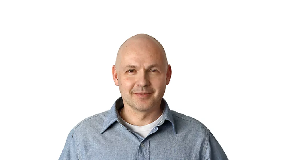 Peter Lov&scaron;in novinar DnevnikZA ONLINE - Redakcija Dnevnik 2024 - portreti za komentarje in kolumne - kolumnisti - komentatorji &ndash; novinarji - portret