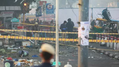 Security personnel and members of the forensic team work at the site of an explosion near the historic Red Fort in the old quarters of Delhi, India, November 11, 2025. REUTERS/Adnan Abidi