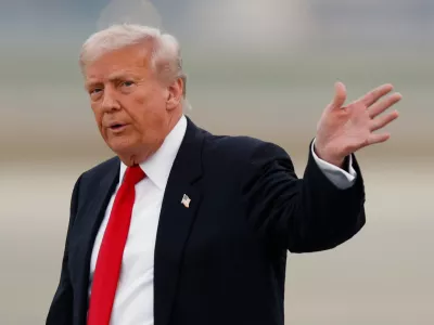 Če prosilec lahko dokaže, da je sposoben sam kriti morebitne bodoče stroške zdravljenja in ne bo odvisen od javnih socialnih storitev, mu vizum kljub zdravstvenemu stanju lahko odobrijo. / Foto: AP