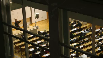 Sredi semestra zunanji predavatelji še vedno brez pogodb