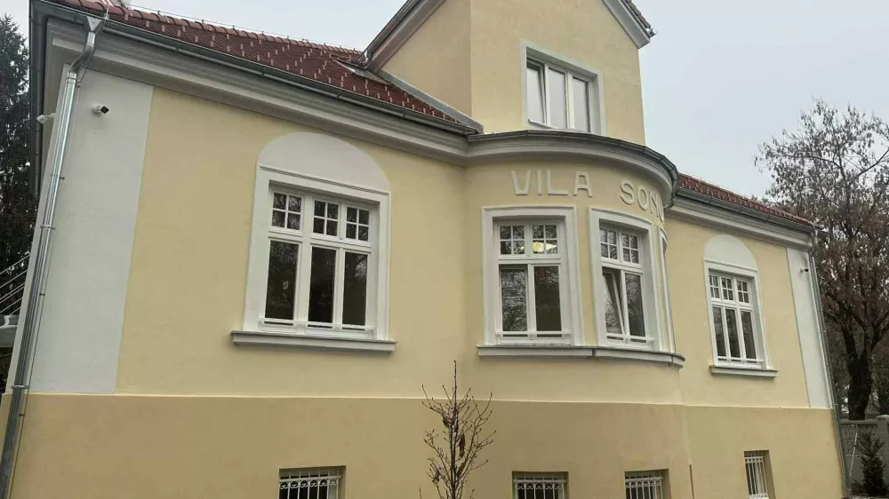 Celje, vila Sonja.Zdravstveni dom Celje je danes odprl prenovljeno vilo Sonja, v kateri bo zazivel center za dusevno zdravje.