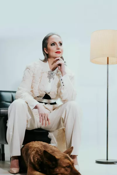 Jadranka Juras bo svoj novi album Dva črna vrana predstavila tudi 21. novembra v Skalni dvorani na Ljubljanskem gradu. / Foto: Jana Furman 