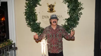 26, September, 2024, Belgrade - Before the performance at the Dva jelena restaurant, the restaurant staff surprised Haris Dzinovic with a birthday cake. Haris Dzinovic. Photo: Antonio Ahel/ATAImages 26, septembar, 2024, Beograd - Uoci nastupa u restoranu Dva jelena osoblje restorana iznenadilo je Harisa Dzinovica rodjendanskom tortom. Photo: Antonio Ahel/PIXSELL