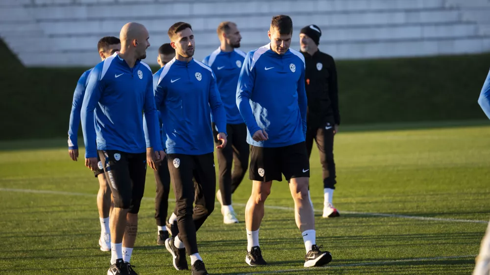 Jaka BijolAndraž &Scaron;porar10.11.2025 Trening reprezentance Slovenije pred kvalifikacijskima tekmama s Kosovom in &Scaron;vedsko za nastop na SP 2026, NNC, Brdo pri KranjuFoto: Nik Erik Neubauer