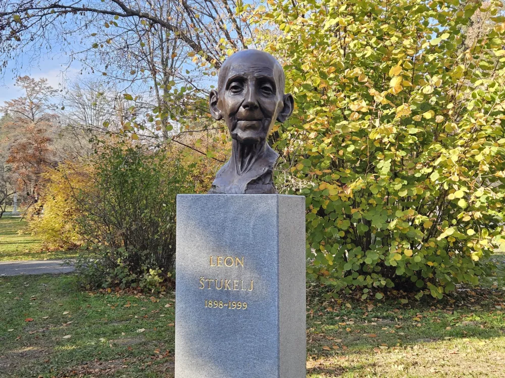 Maribor, Mestni park.Kip Leona Štuklja v Mestnem parku v Mariboru.