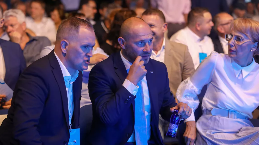 Robert Ilc in Jernej Vrtovec je novi predsednik Nove Slovenije13.09.2025 - Volilni kongres stranke NSI - Nova Slovenija - PolzelaFoto: Luka Cjuha