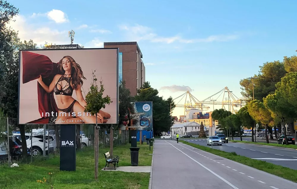 oglasni pano, plakat, oglas / Foto: Katja Gleščič