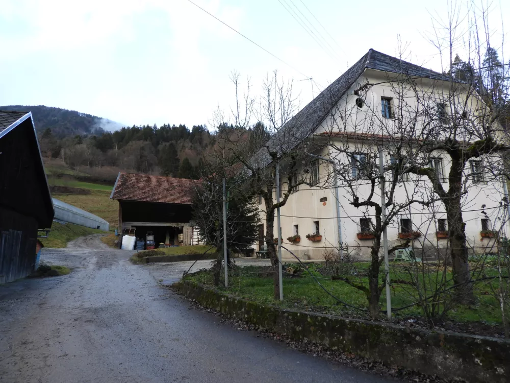 kmetija Čadež, Poljanska dolina / Foto: Katja Petrovec 
