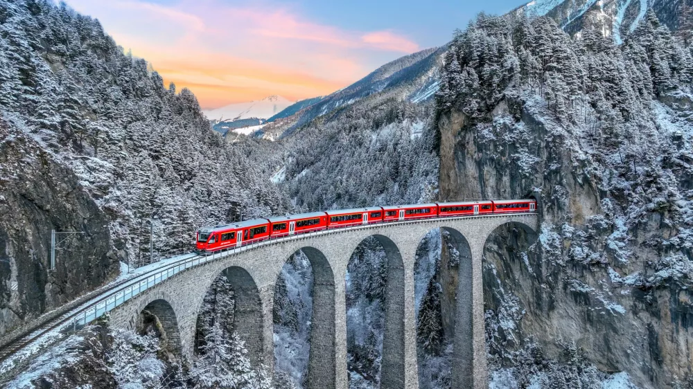 Viadukt Landwasser / Foto: Tawatchaiprakobkit