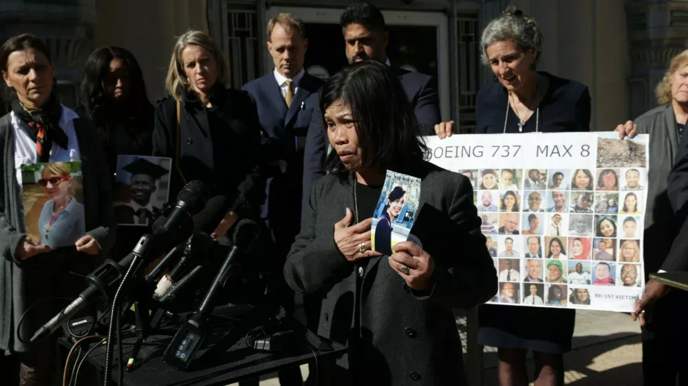 Svojci umrlih pred ameriškim sodiščem leta 2023. / Foto: Profimedia