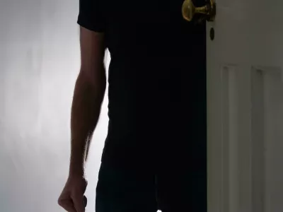 Osumljeni se je spravil nad družinske člane, še posebej hudo nad mamo. Fotografija je simbolična. F Reuters