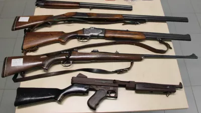 zaseženo orožje puške