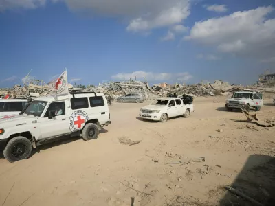 Red Cross personnel, escorted by Hamas militants, wait to head towards an area within the so-called "yellow line" to which Israeli troops withdrew under the ceasefire, as Hamas says it continues to search for the bodies of deceased hostages seized during the October 7, 2023, attack on Israel, in Gaza City November 12, 2025. REUTERS/Dawoud Abu Alkas