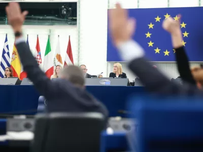 FILED - 08 October 2025, France, Strasbourg: EU lawmakers vote during a session at the European Parliament in Strasbourg. Photo: Alain Rolland/European Parliament/dpa - ATTENTION: editorial use only and only if the credit mentioned above is referenced in full